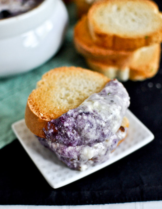 Hot Blueberry Cheddar Dip with Toasty Bread