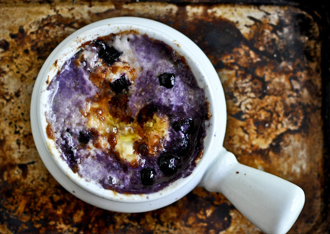 Hot Blueberry Cheddar Dip with Toasty Bread