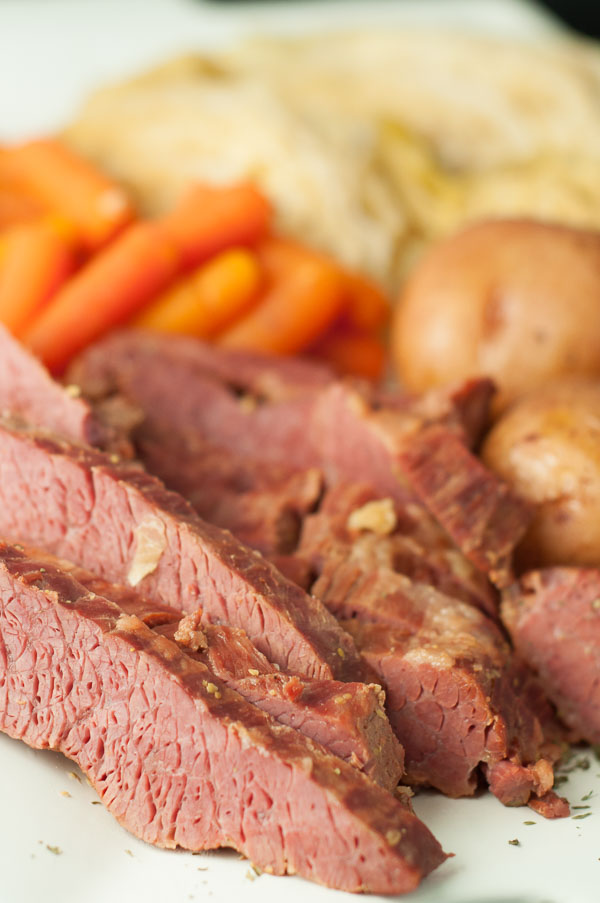 SLOW COOKER APPLE AND BROWN SUGAR CORNED BEEF AND CABBAGE