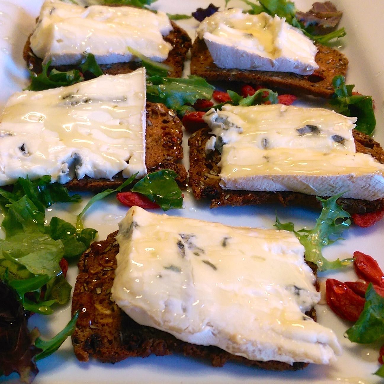 Kii Naturals Artisan Crisps- Goji Berry & Pistachio, 5.3 oz (3 Pack)