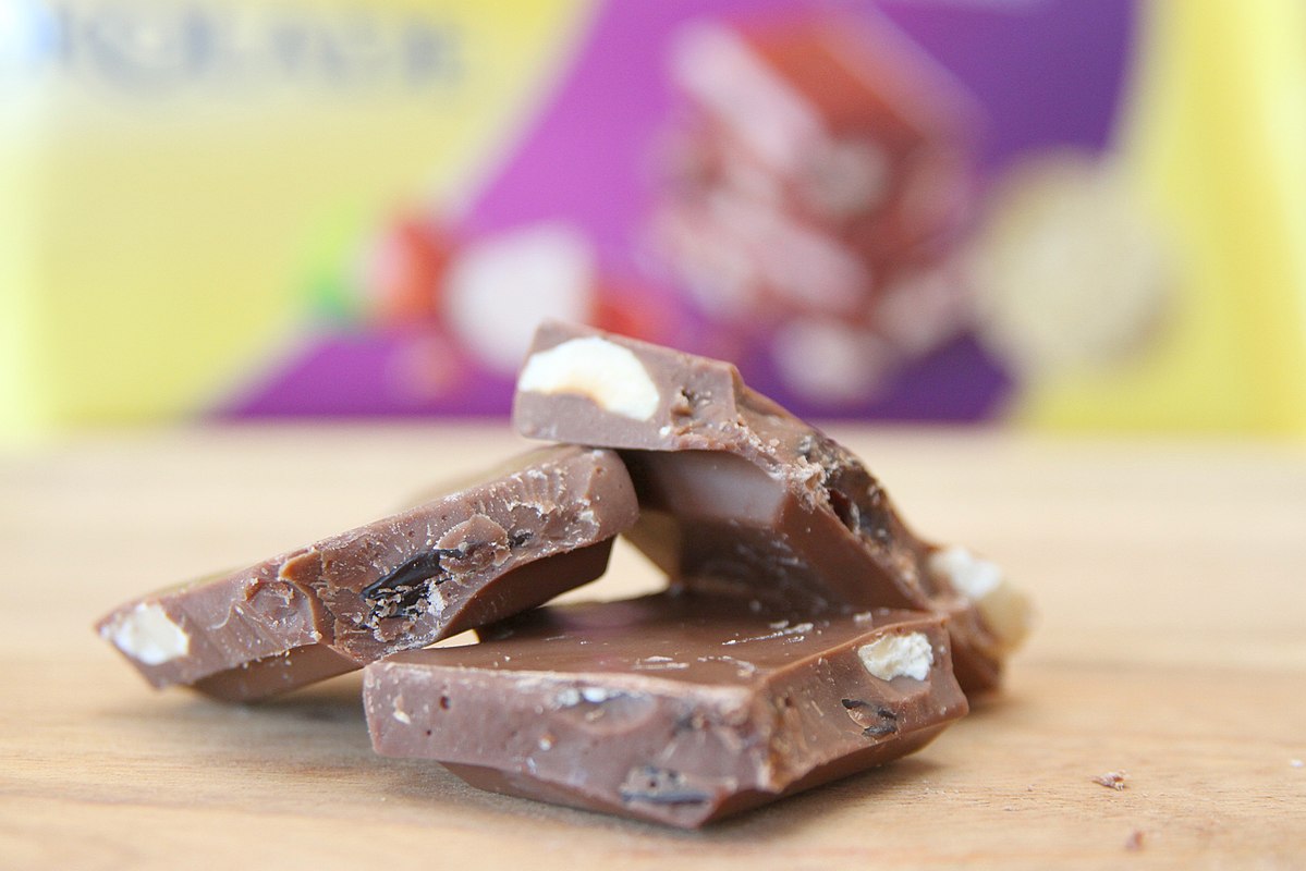 Freia Fruktnøtt Milk Chocolate with Fruit & Nuts - 200g