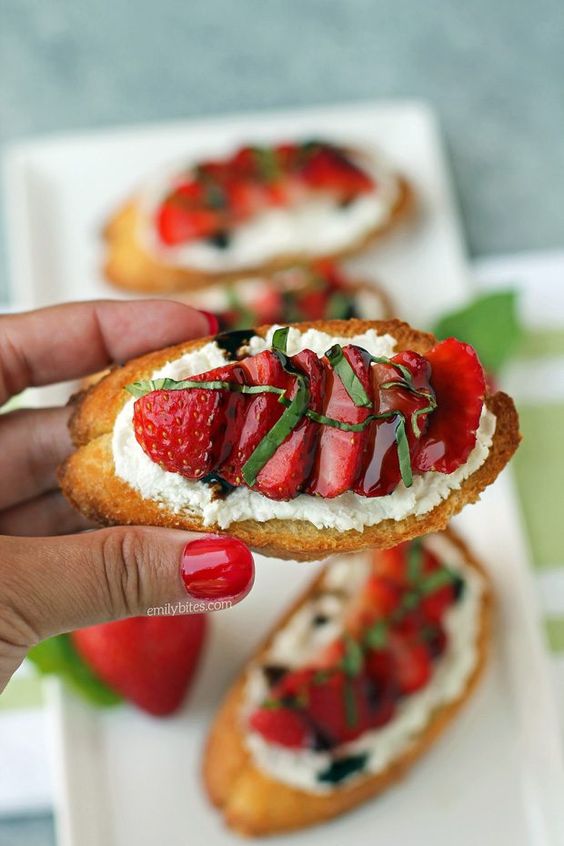 Strawberry Goat Cheese Crostini