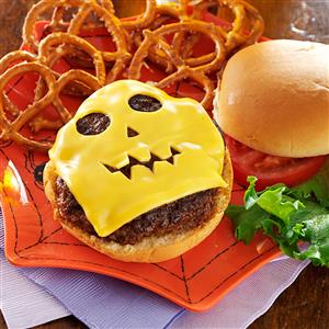 JACK-O'-LANTERN HALLOWEEN CHEESEBURGERS