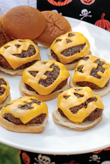 JACK-O'-LANTERN HALLOWEEN CHEESEBURGERS