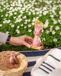 Läderach Swiss Chocolate Easter Bunny Lou Raspberry