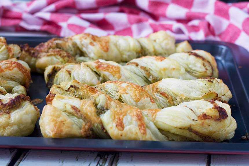 Pesto and Cheese Twists