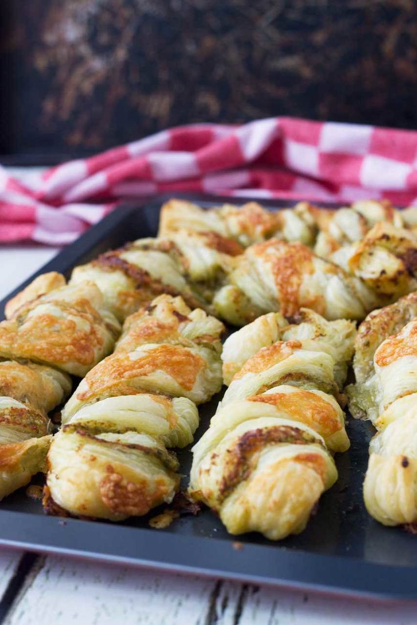 Pesto and Cheese Twists