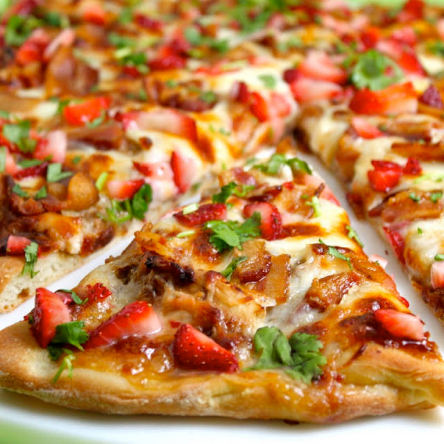 STRAWBERRY BALSAMIC PIZZA WITH CHICKEN, SWEET ONION AND APPLEWOOD BACON
