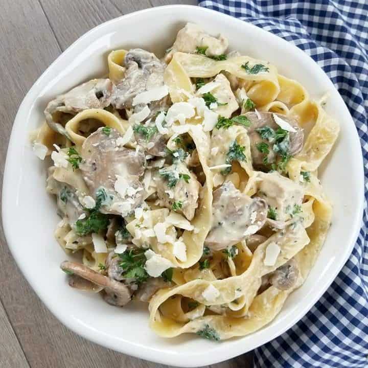 Chicken & Parsley Extra Wide Pappardelle