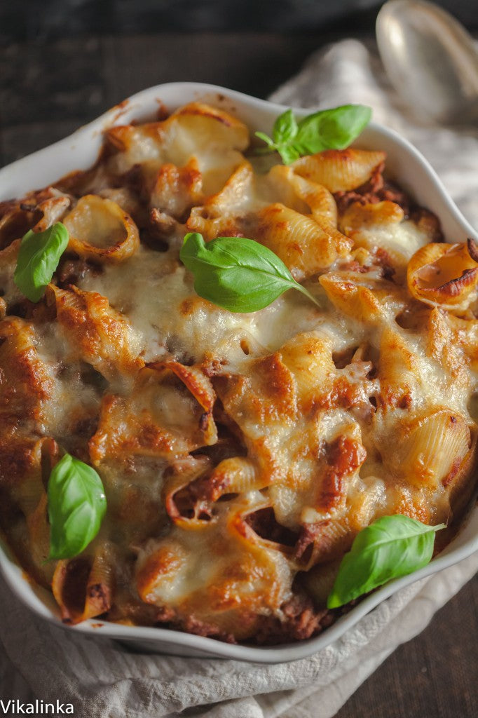Baked Shells with Pesto, Mozzarella and Meat Sauce