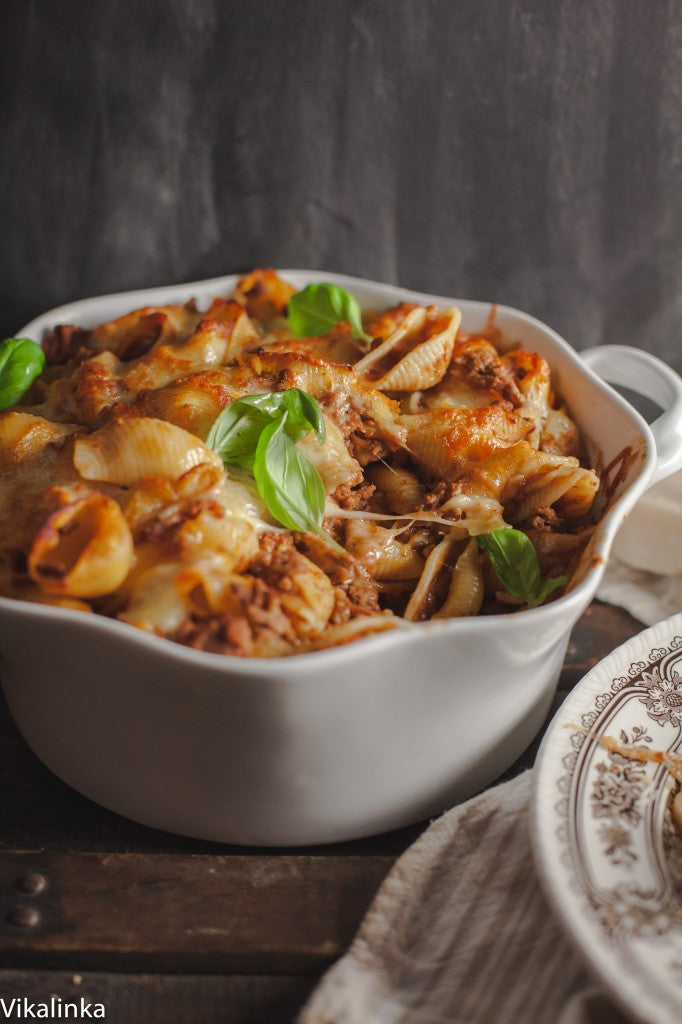 Baked Shells with Pesto, Mozzarella and Meat Sauce
