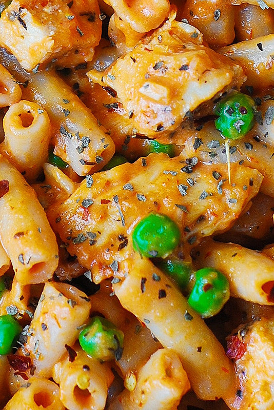 Spicy Garlic Chicken Penne with Peas