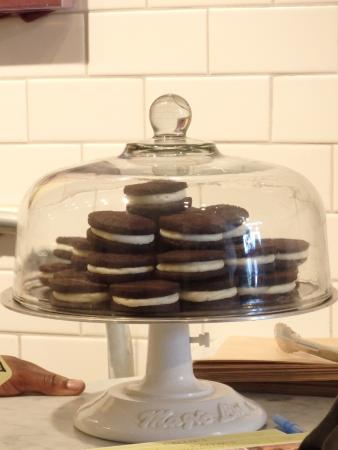 Cocoa & Cream Cookies