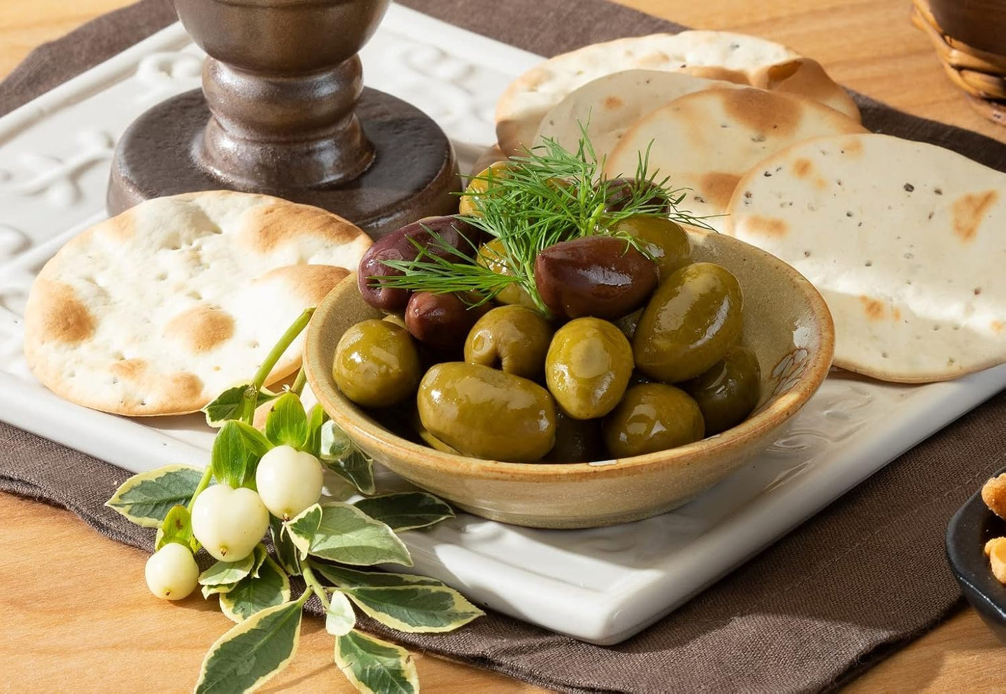 The Taste of Italy Italian Gift Basket - Gourmet Pasta, Crisps, Wafers, Le Preziose, Jelly, Bruschette, Sauce &amp; Bella Campagna Mixed Olives