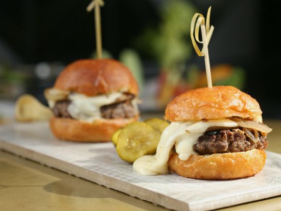 American Wagyu Burger with No Cheese - 50 pieces per tray